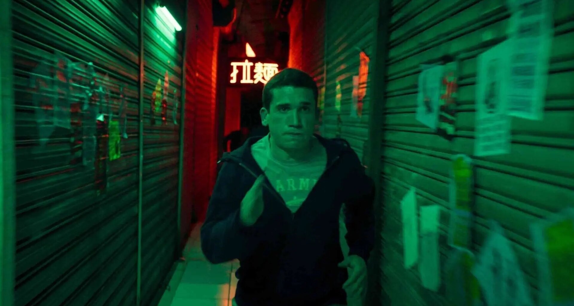 Jaime Lorente mantiene en vilo con un thriller que desorienta al espectador