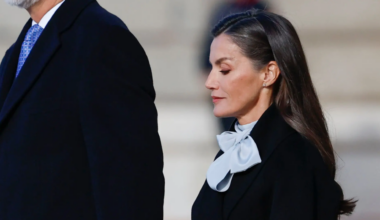 La reina Letizia emula el 'look' estrella de Kate Middleton para recibir al sultán de Omán como una 'lady'