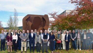 Torres de Elorz rinde tributo a Manuel Torres con una escultura y un parque con su nombre