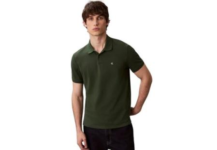 Calvin Klein Polo Monogram: un básico elegante con descuento