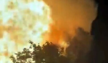 un coche estalla y provoca una gran bola de fuego que deja al menos siete bomberos heridos