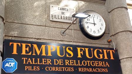 Poético nombre de Tempus Fugit para una relojería.