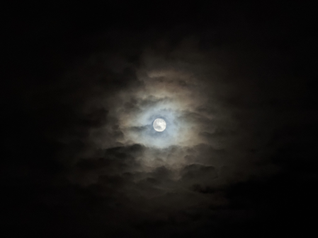 La luna al final del túnel.