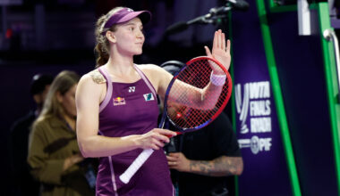 Rybakina remonta, alarga su pleno y disputará su primera final de maestra