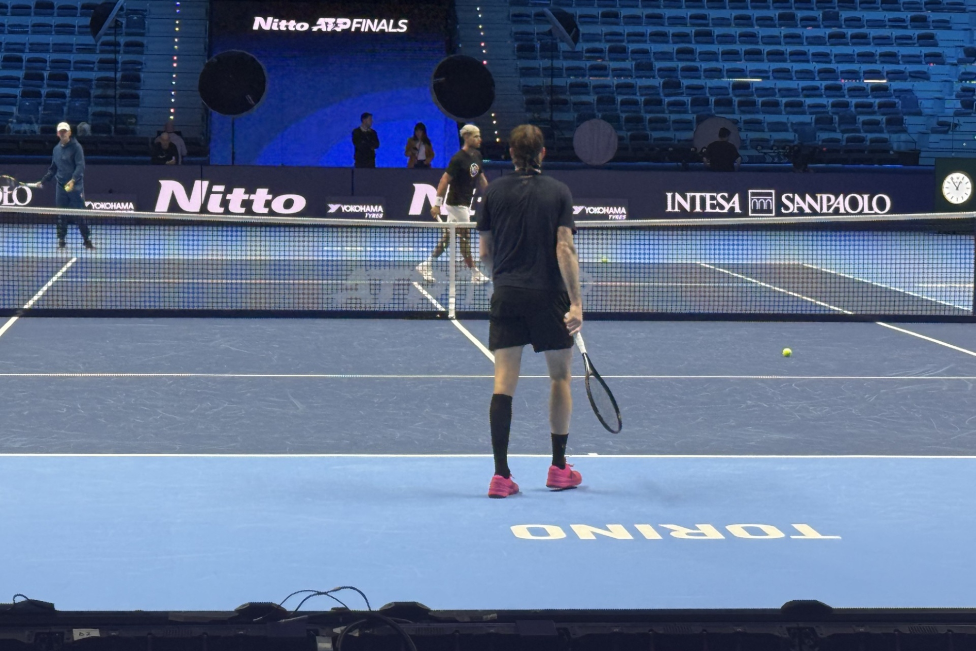 Bublik, en el entrenamiento con Alcaraz.