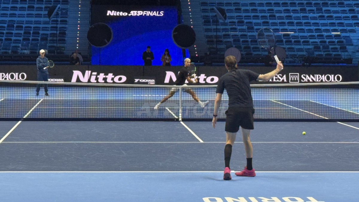 Carlos Alcaraz gana a Bublik en el entreno pero el kazajo se anota un saque por abajo con peineta