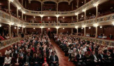 El Teatre Bartrina, lleno hasta arriba por el Any Gaudí.