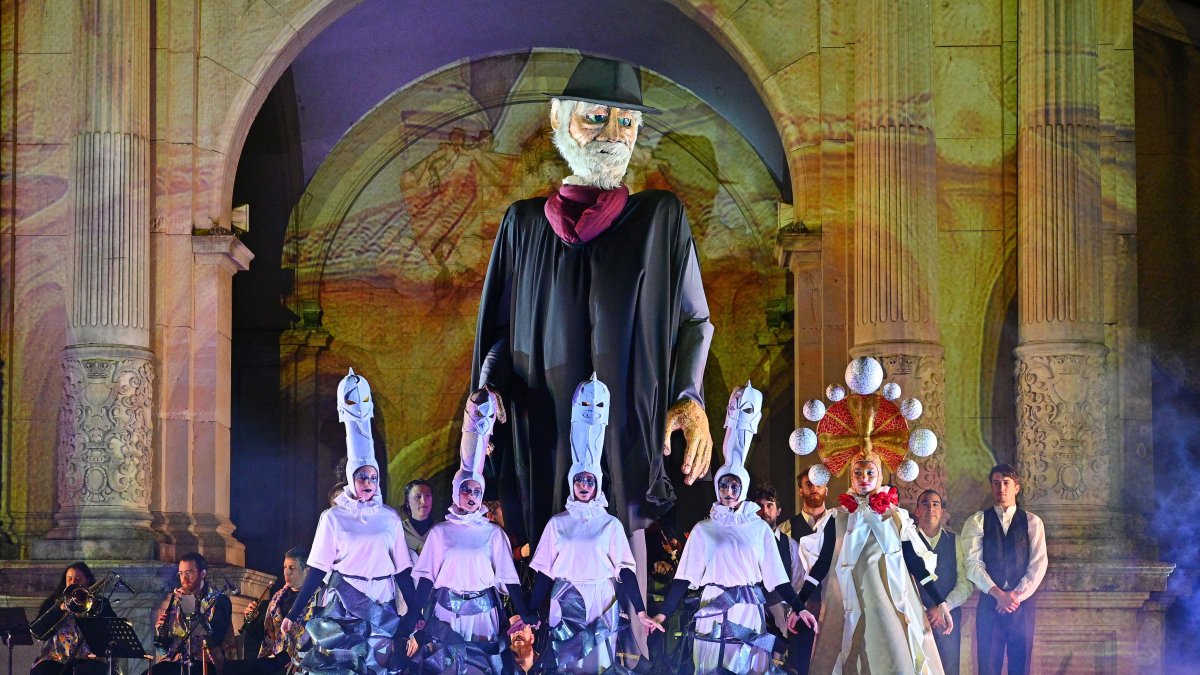 La inauguración del Año Gaudí culmina en el santuario de Misericòrdia con un acto que repasa la vida y la obra del referente universal de la arquitectura.