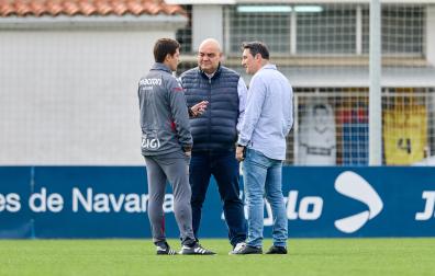 Lisci charla con Braulio y Cata en Tajonar