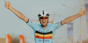 El belga Toon Aerts celebrando su título continental de CX este domingo