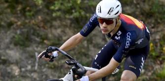 Juan Ayuso corriendo con la selección española