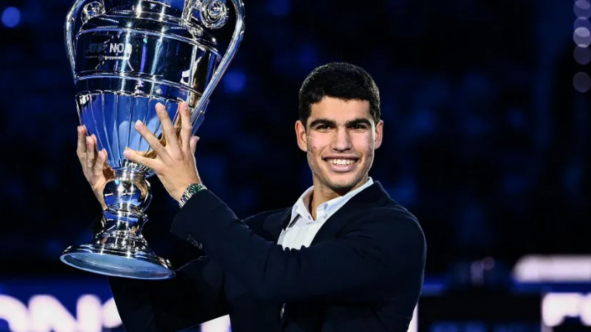 Carlos Alcaraz recibirá el trofeo de número 1 ATP este viernes