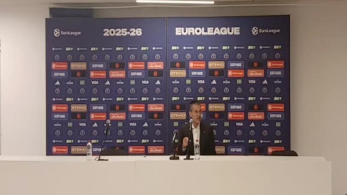 la reacción de Pedro Martínez en 5 segundos ante la ausencia de periodistas en rueda de prensa