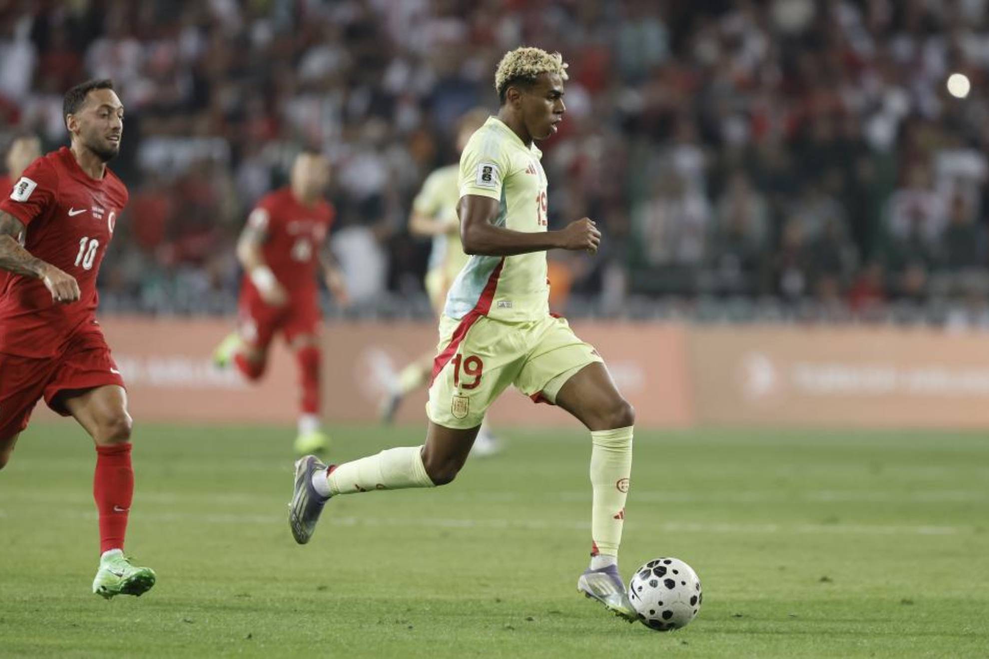 Lamine Yamal en un partido con la Selección