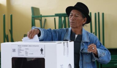 Ecuador vota si abre el camino a una nueva Constitución