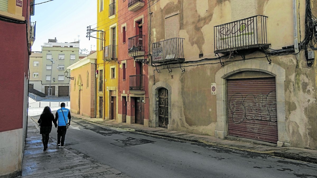 La Casa de les Ànimes se encuentra en la calle Arc de Sant Llorenç, junto a la sede del Col·legi d