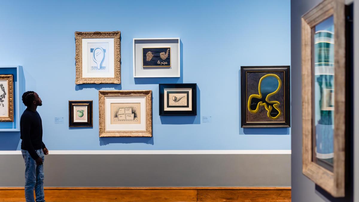 “Este mundo aún se tiene en pie como puede, pero vemos los signos de su próxima caída brillando en la oscuridad”