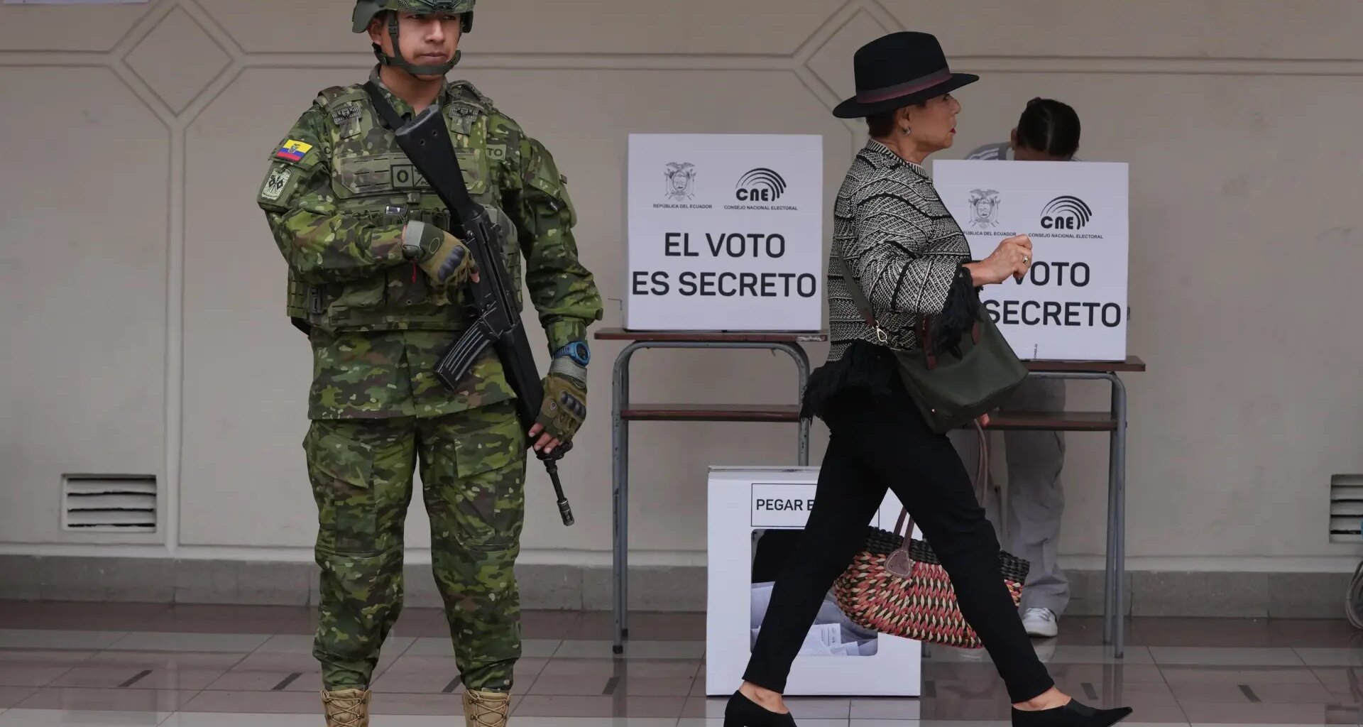 Ecuador rechaza cambiar la Constitución y las bases extranjeras