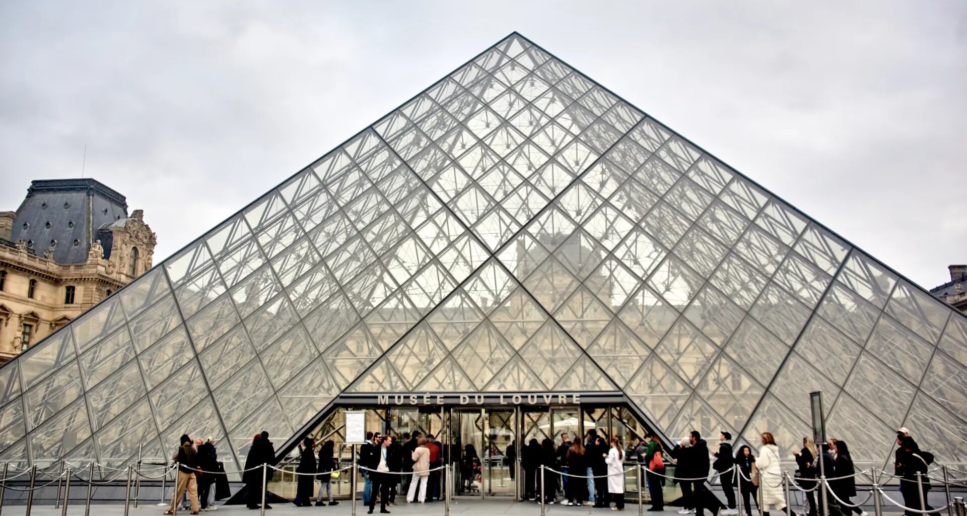 El Museo del Louvre subirá un 45% el precio de sus entradas para los visitantes de fuera de la UE