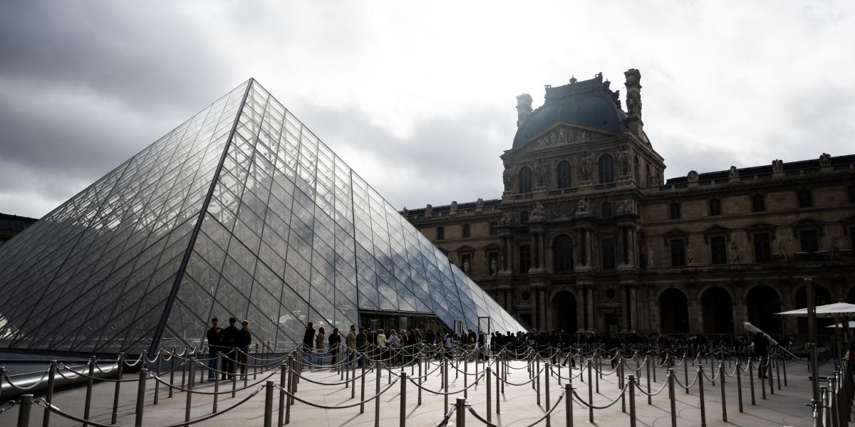 Museo del Louvre cierra temporalmente una galería por fragilidad del edificio