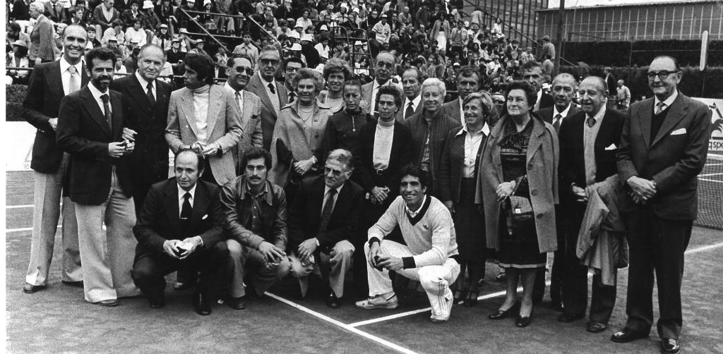 Homenaje a antiguos campeones de España en 1979. En la imagen, entre otros, Manuel Orantes, Manolo Santana, Couder, Olózoga, Lilí Álvarez, Carmen Hernández Coronado, Pilar Barril...