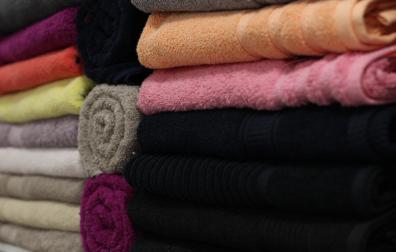 Imagen de archivo de varias toallas dobladas