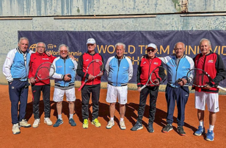 La imagen de la deportividad tras la victoria: la foto de los integrantes de las selecciones argentina y española después de disputar la final que se llevó el conjunto español.