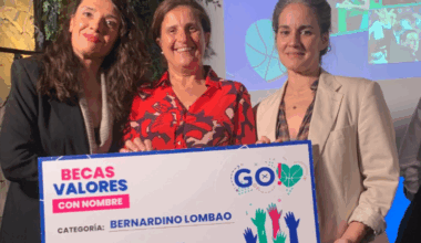 María Gallego, directora de Star Women All Sports, Mónica Messa, presidenta de Give&Go Social y exjugadora olímpica de baloncesto y la actriz Elena Lombao durante la ceremonia de entrega en Madrid.