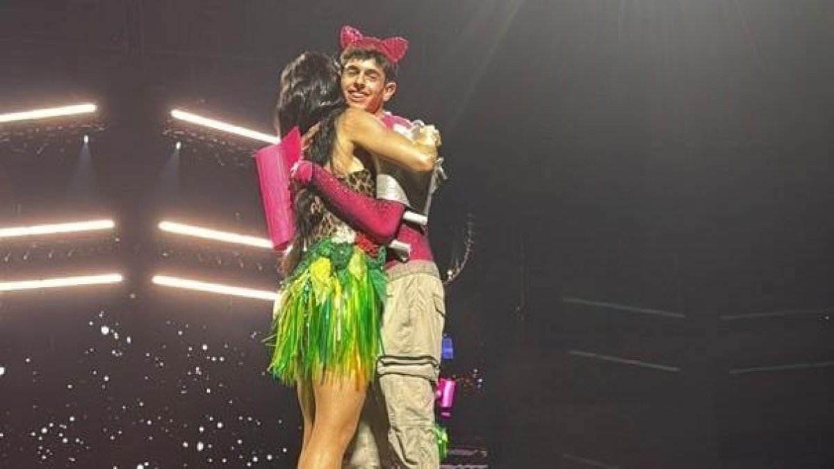 El joven de Reus que se hizo viral al enseñar catalán a Katy Perry: «Estaba nervioso y emocionado»