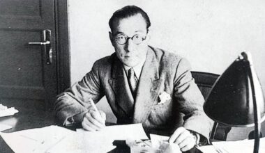 El arquitecto burgalés Marcos Rico Santamaría, en su estudio.