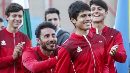 Un imberbe Alcaraz (15 años, uno menos que sus compañeros), con Ayuela, González y Llamas durante la celebración