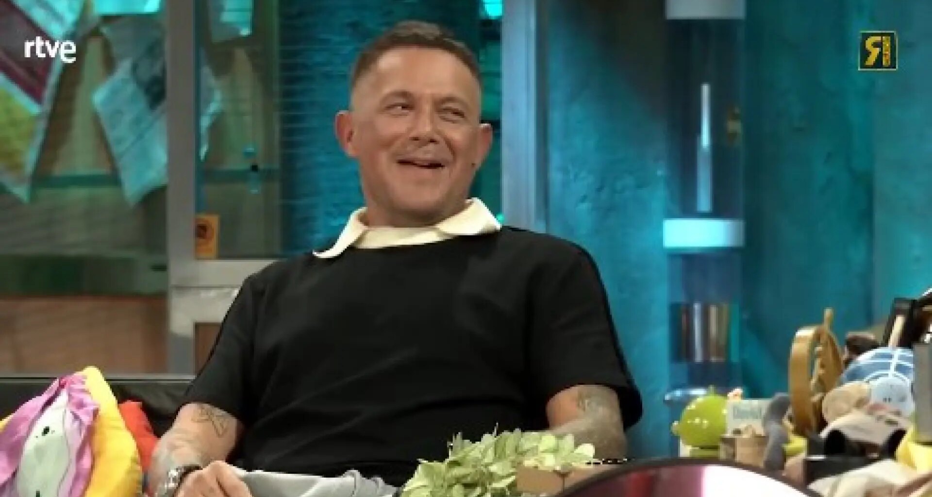 "No estás invitado porque no eres artista"