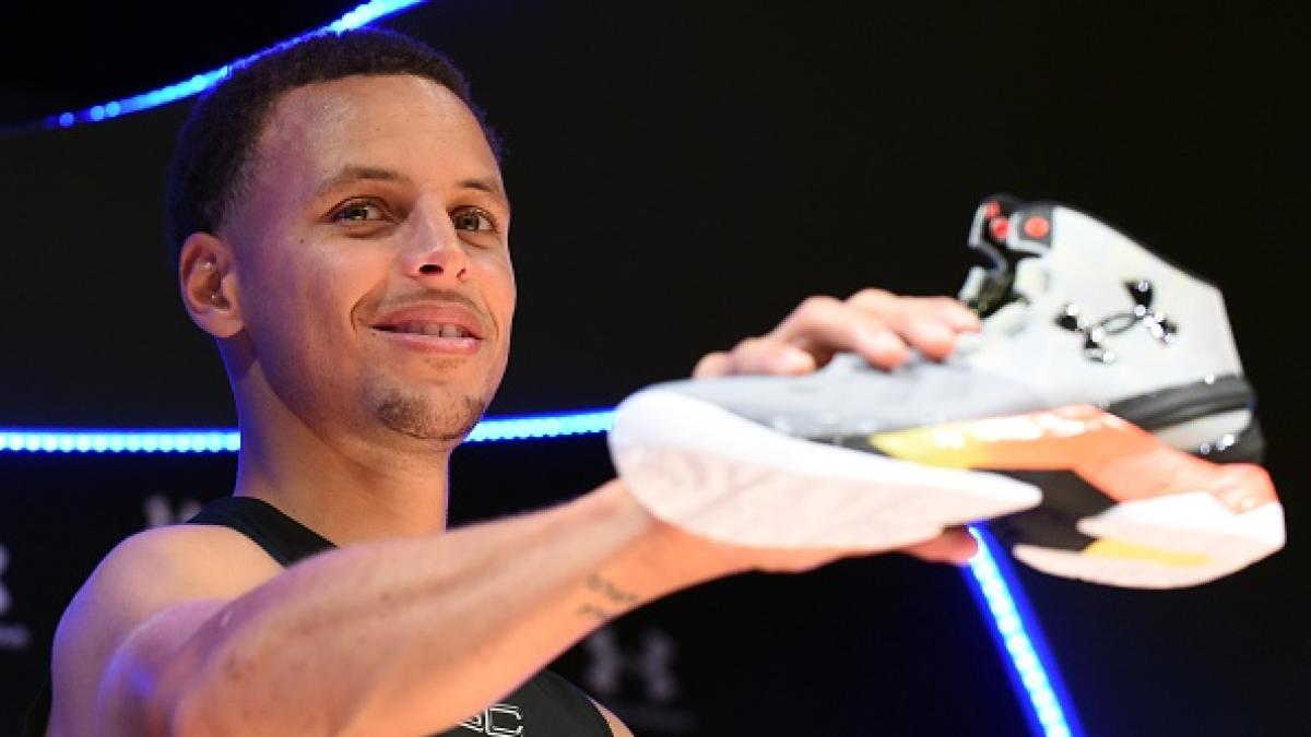 Stephen Curry, "agente libre" tras romper con su marca de zapatillas