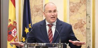 El secretario general del PP, Miguel Tellado, durante una rueda de prensa, en el Congreso de los Diputados, a 19 de noviembre de 2025, en Madrid (España). Tellado, ha exigido al ex secretario de Organización del PSOE Santos Cerdán que, tras salir de prisión, devuelva a todos los españoles el dinero que ha conseguido a través de 'mordidas' y que aproveche para explicarles su papel en la trama de corrupción y el de su 