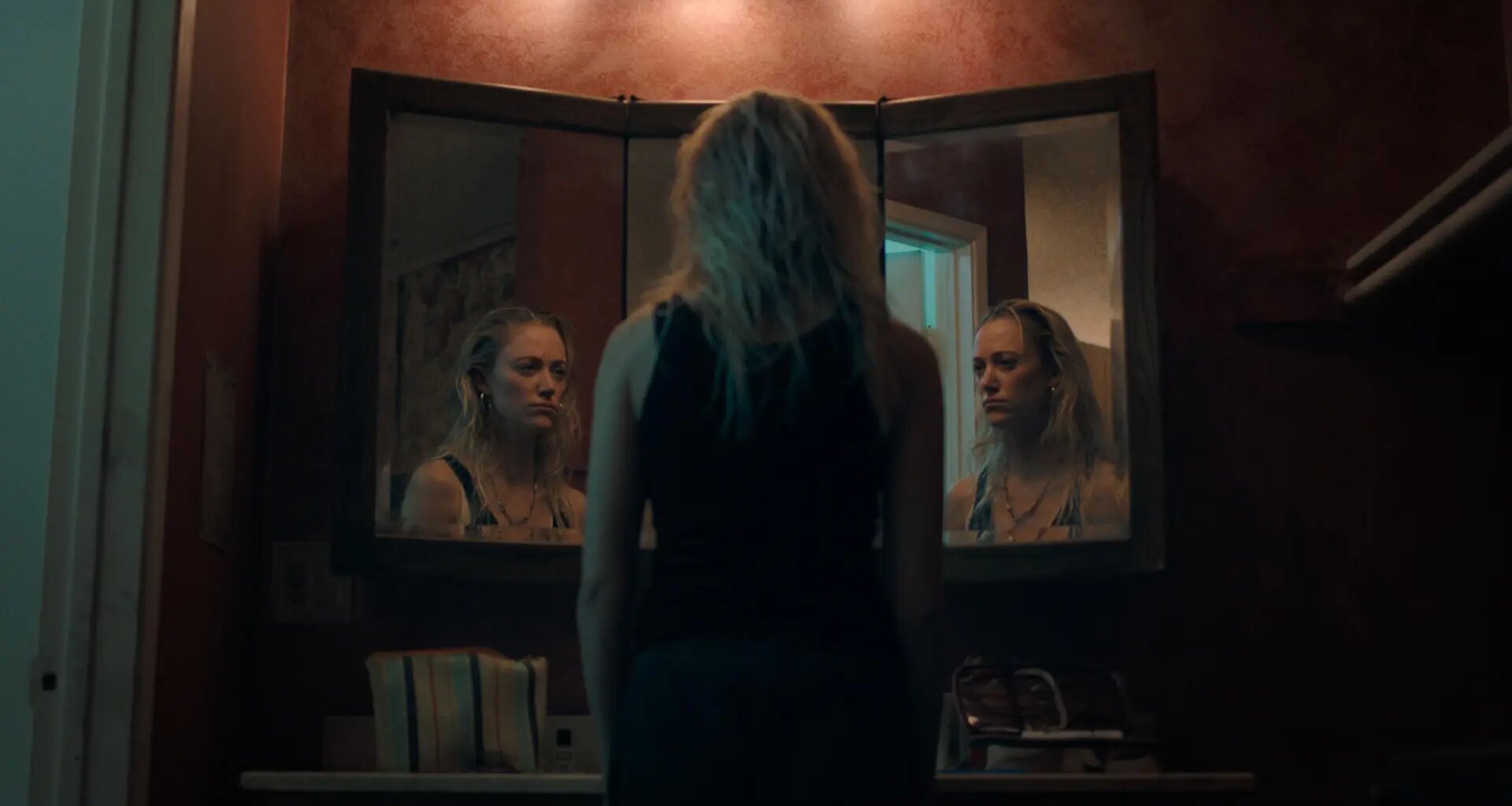 dos Scream Queens en un remake en el que falla todo lo demás