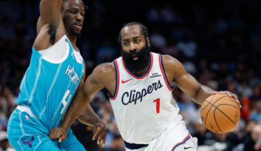 Harden se desmelena y 'afeita' a los Hornets con 55 puntos y 10 triples