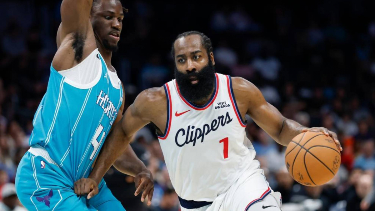 Harden se desmelena y 'afeita' a los Hornets con 55 puntos y 10 triples