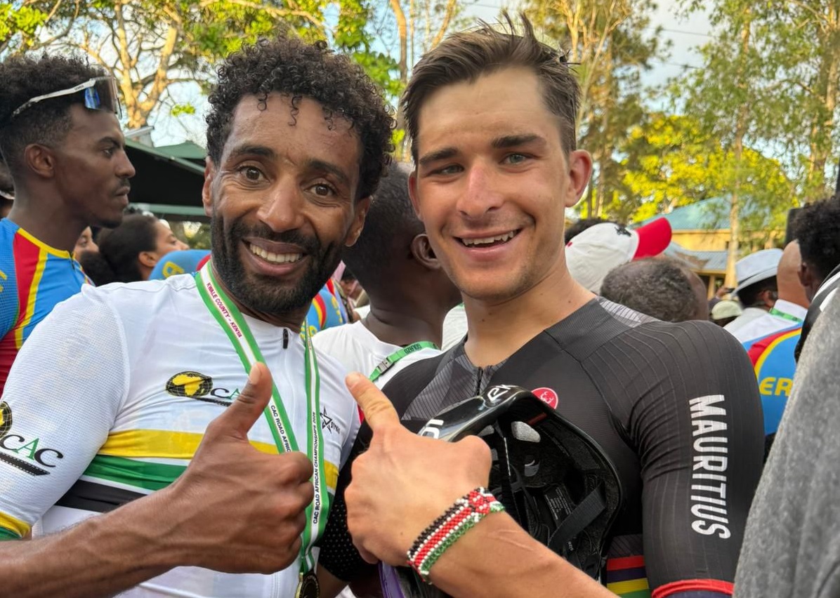 Merhawi Kudus y Alex Mayer, los dos ciclistas africanos del Burgos Burpellet BH.