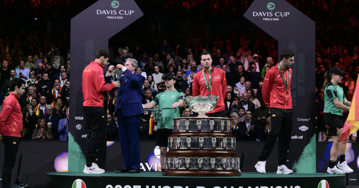 gradas vacías y falta de estrellas