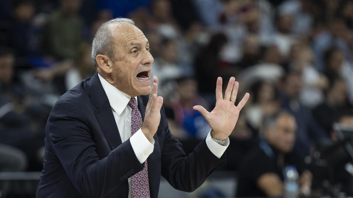 Ettore Messina dimite como técnico del Armani Milan y ya tiene relevo
