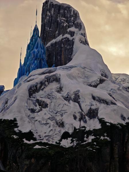 El castillo de hielo que ya luce en la Montaña del Norte
