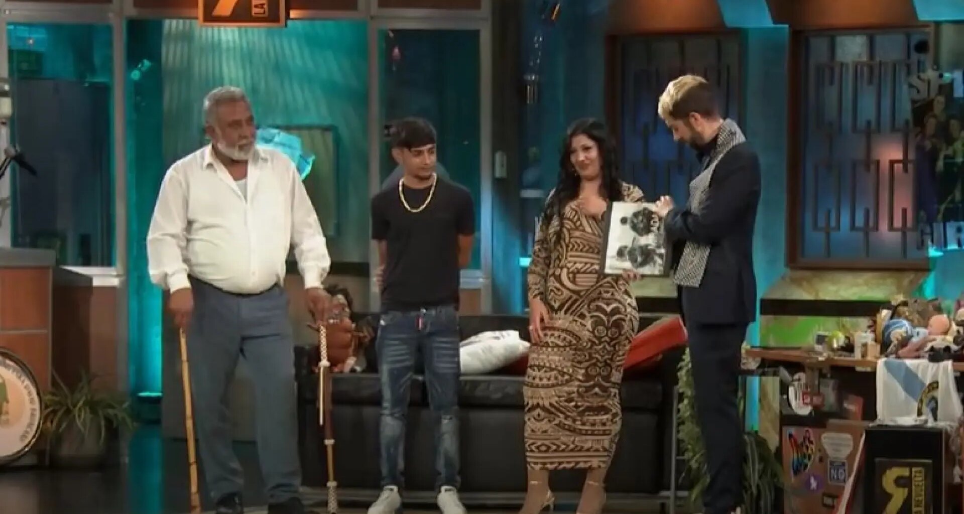 Broncano visibiliza en 'La Revuelta' el problema de la Cañada Real con los protagonistas de 'Ciudad sin dueño'