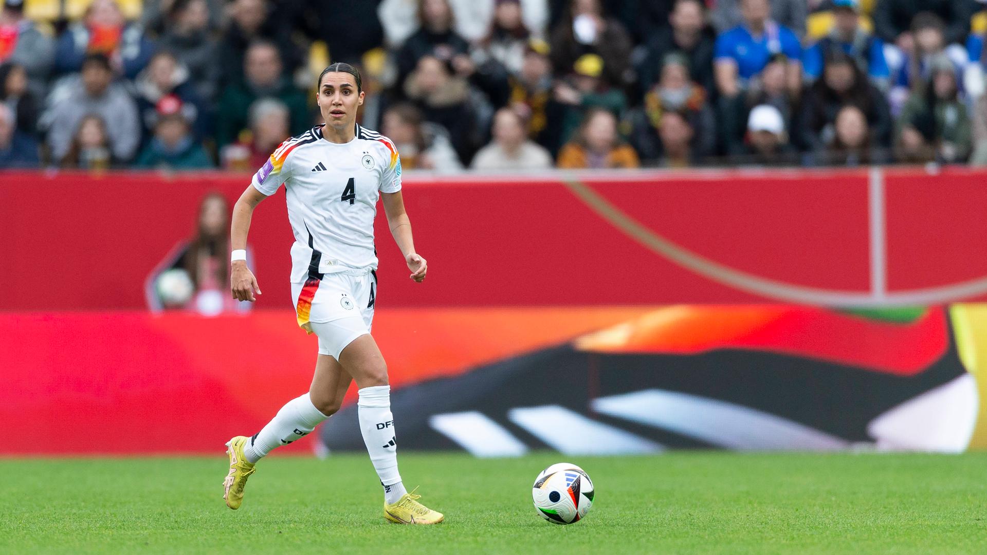 Bibiane Schulze durante un partido con la selección alemana