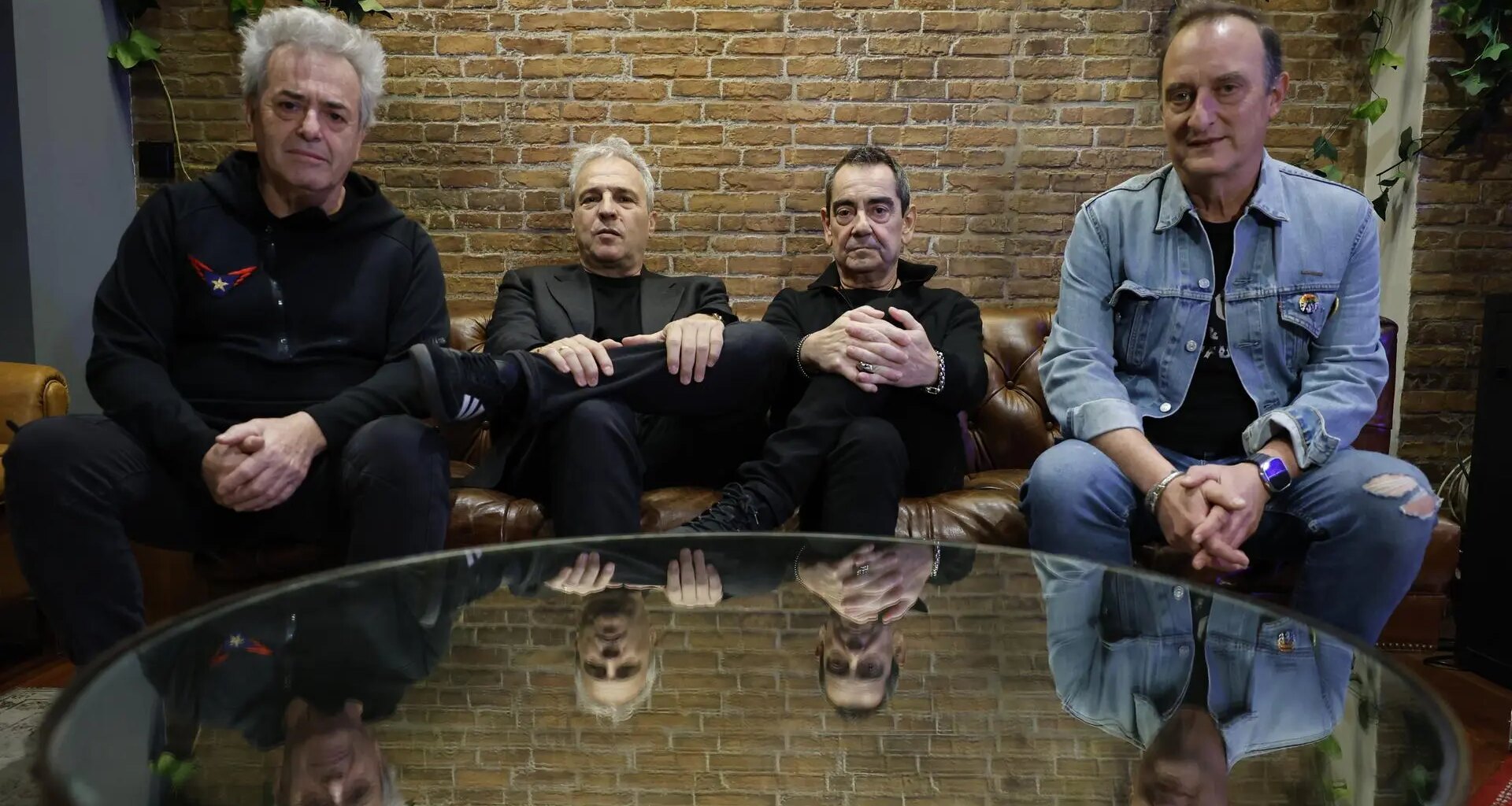 Hombres G anuncia gira por España y estrena un documental sobre su historia que llegará a los cines en 2026