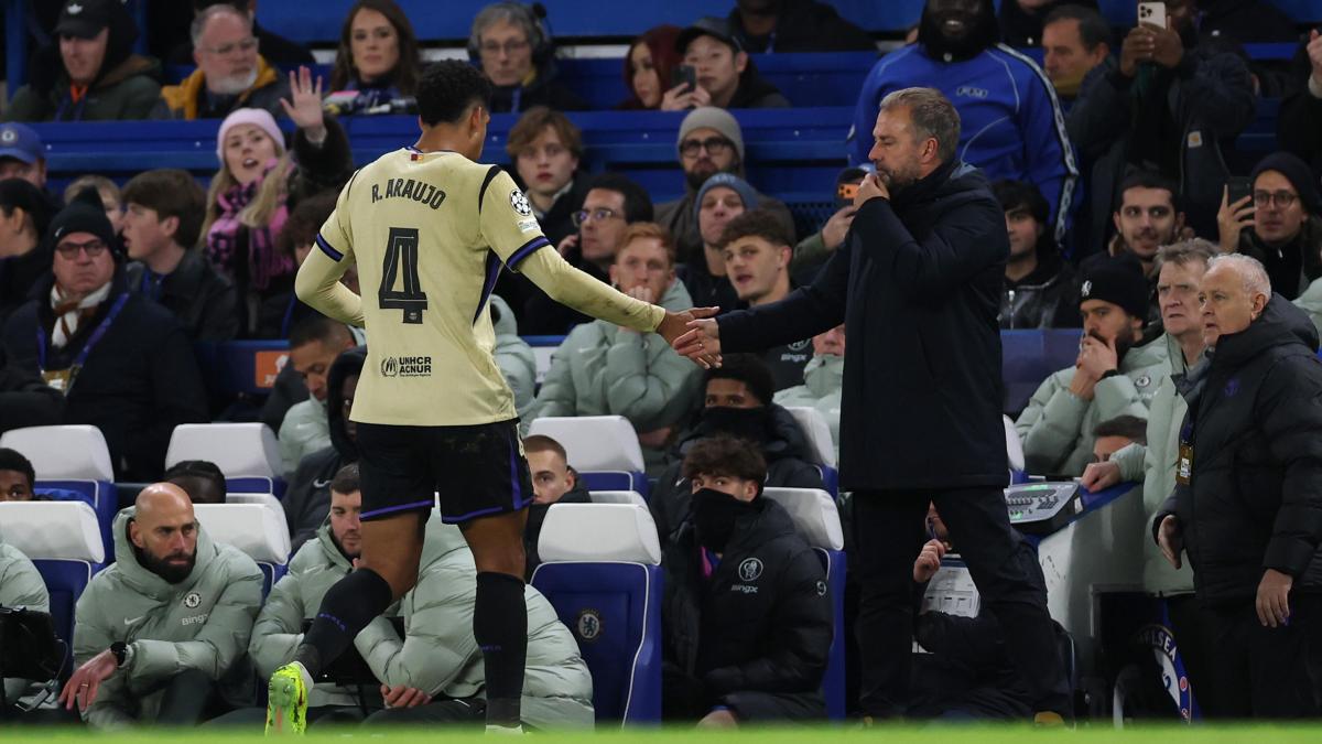 Flick explica que Araujo "tiene un virus estomacal"