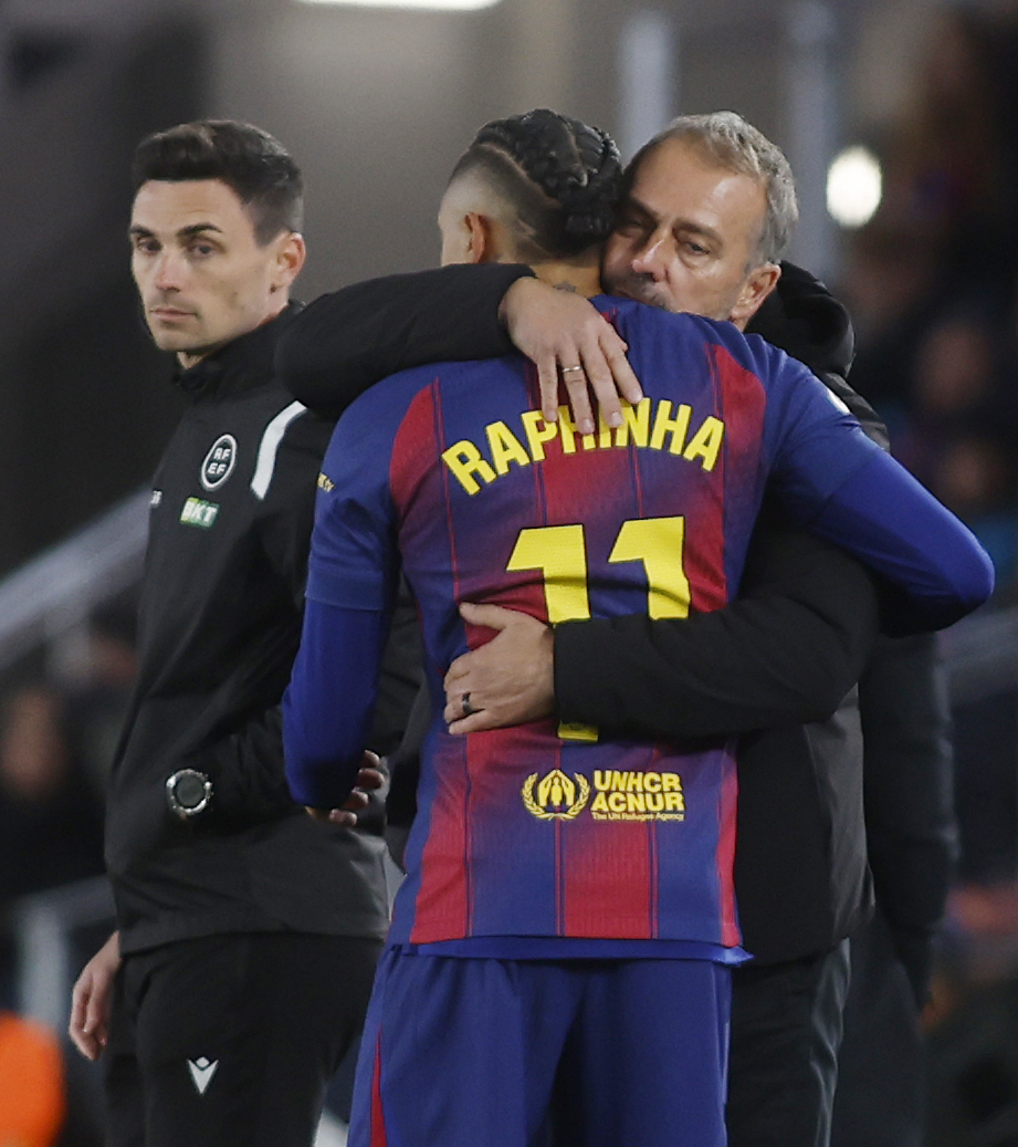 Hansi Flick y Raphinha en el partido del sábado ante el Athletic.