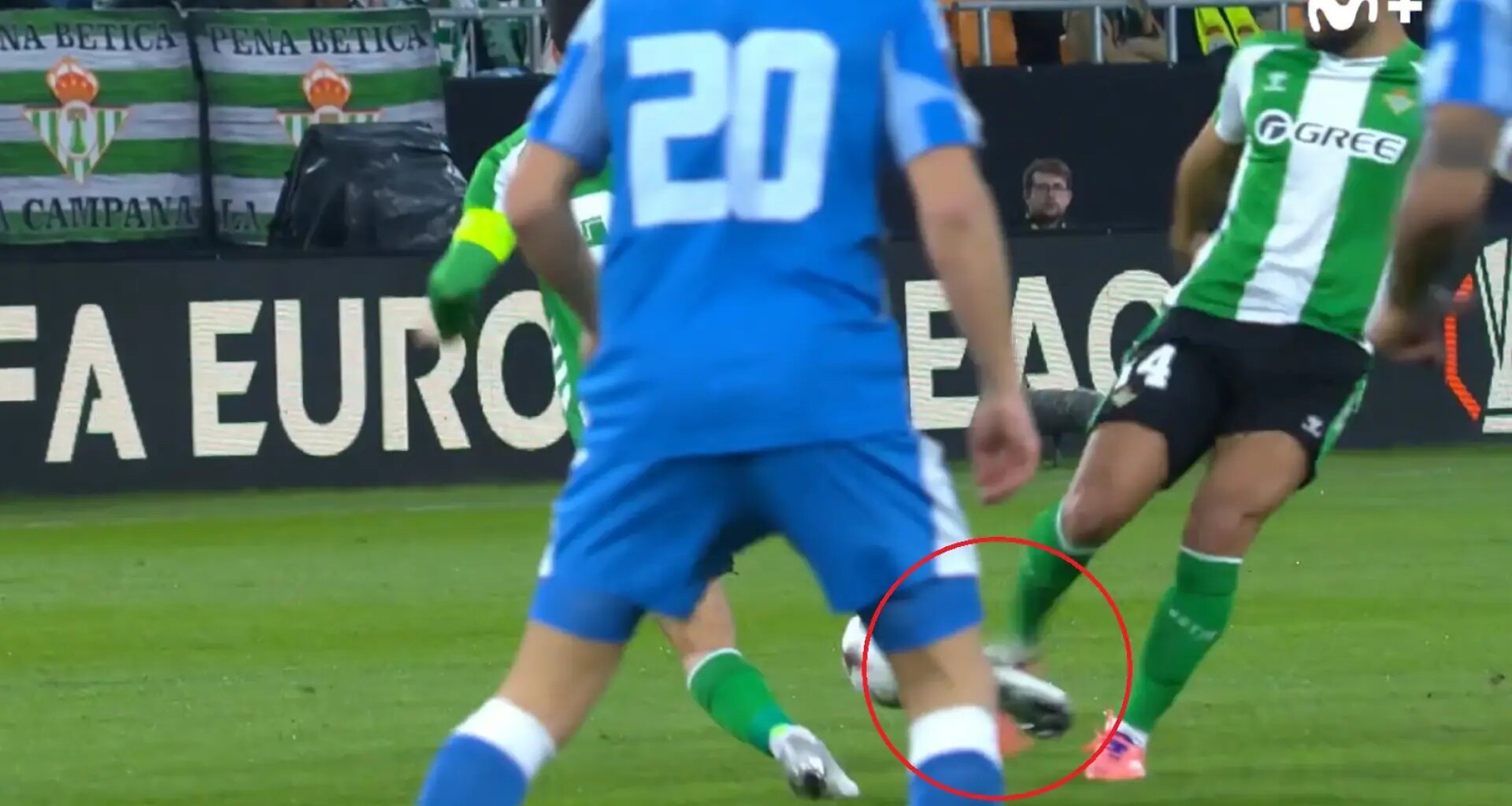 una dura patada de Amrabat, que también se lesionó