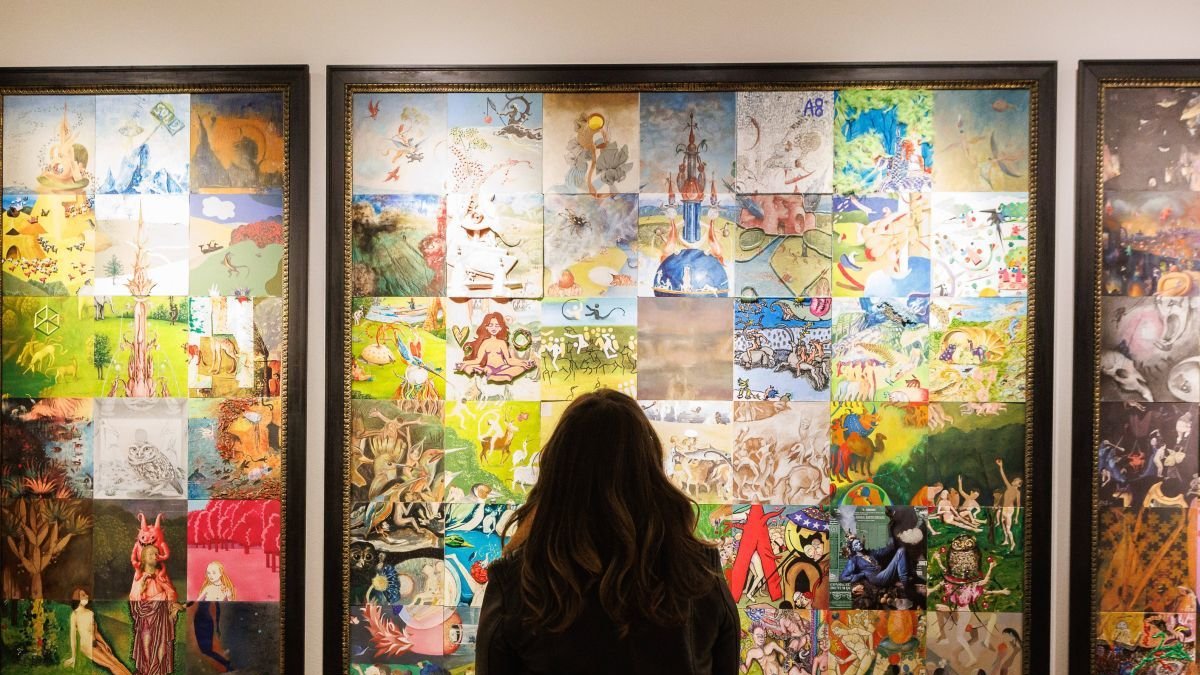 Detalle del tríptico gigante en el que participan todos los artistas de la exposición de Pallarés.