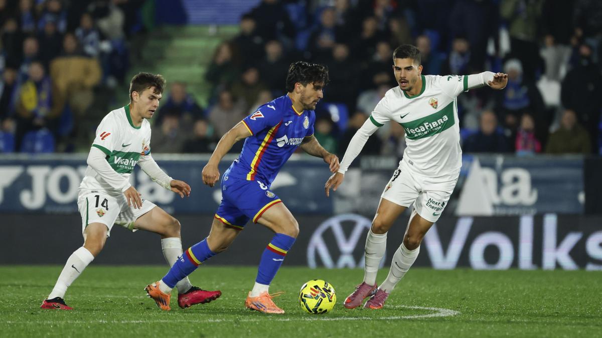 Arambarri hace soñar en grande al Getafe a costa de un Elche en horas bajas