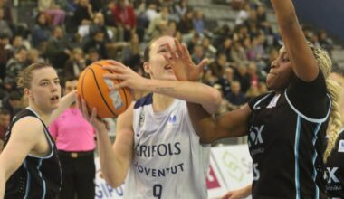 Un final adverso condena a la Penya en Donostia